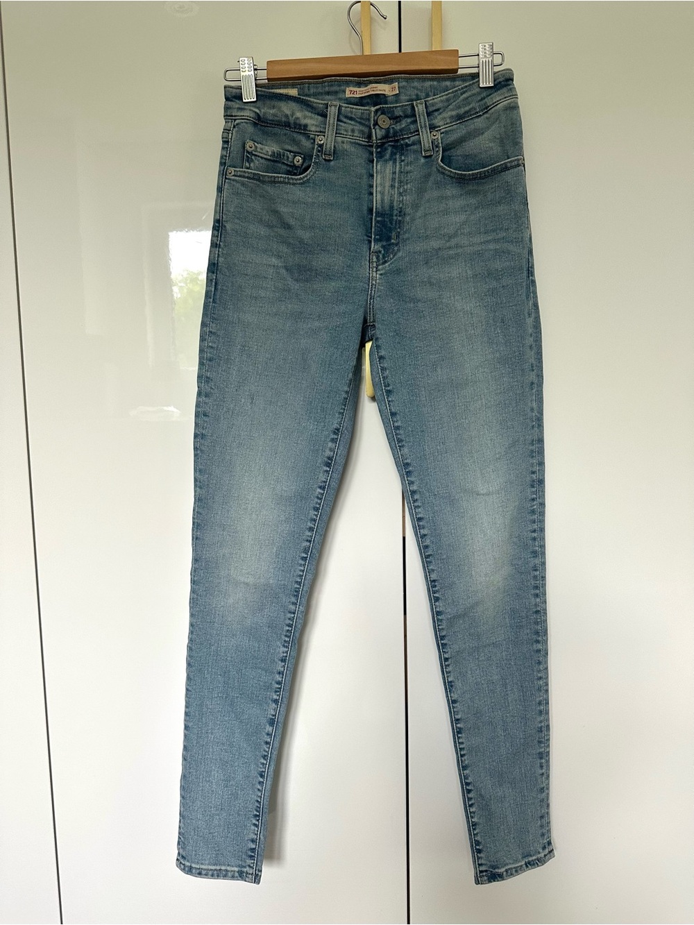 Levis high rise skinny jeans 27